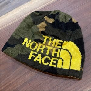 Kid’s reversible North Face beanie hat